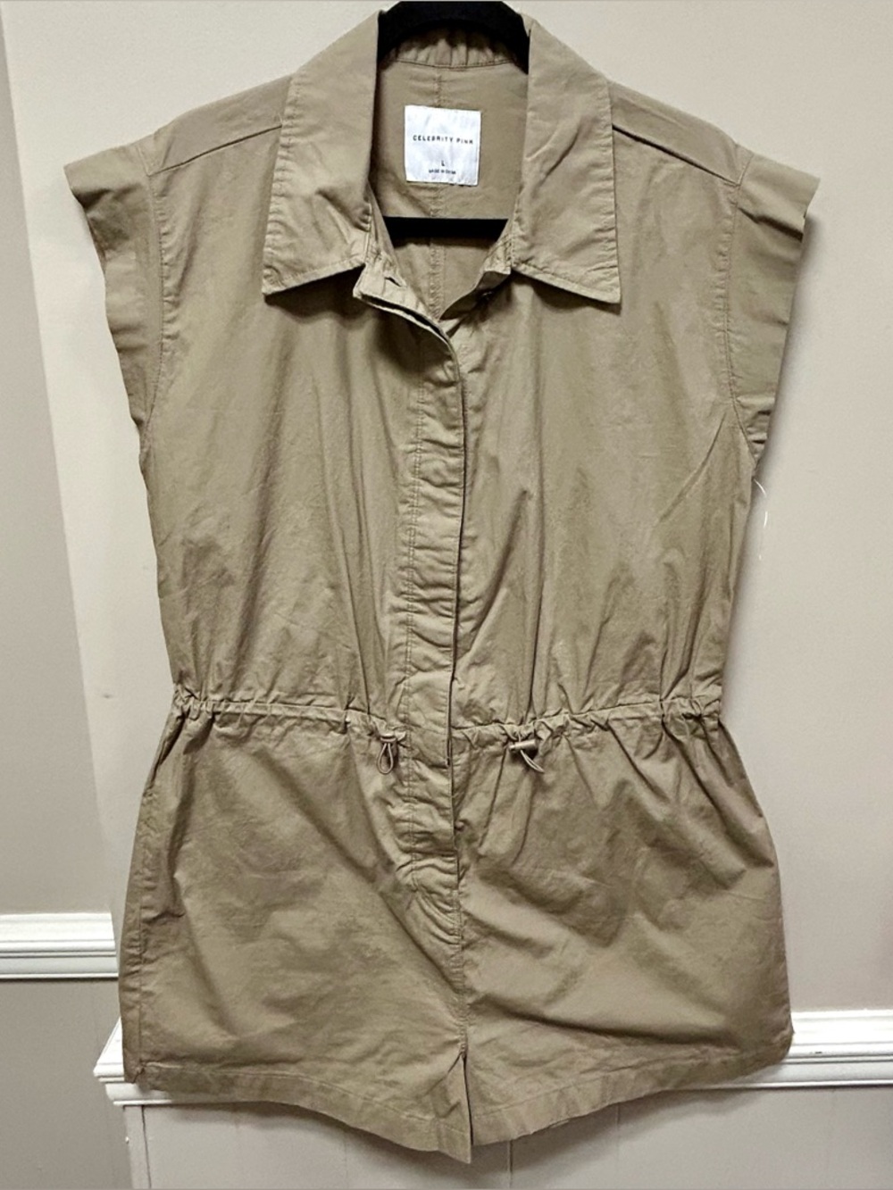 Celebrity Pink Sz L Khaki Romper NWOT
Bungee Waist